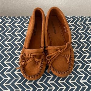 Minnetonka Womens Chestnut Suede Moccasins with Bow